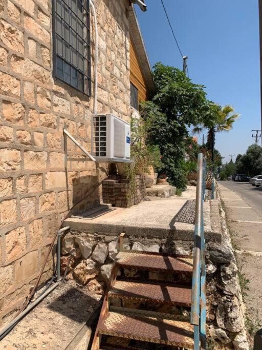 האבן העתיק מ-1885 עם מגונית פרטית בחצר Apartment
