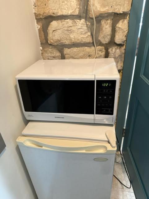 האבן העתיק מ-1885 עם מגונית פרטית בחצר Apartment *